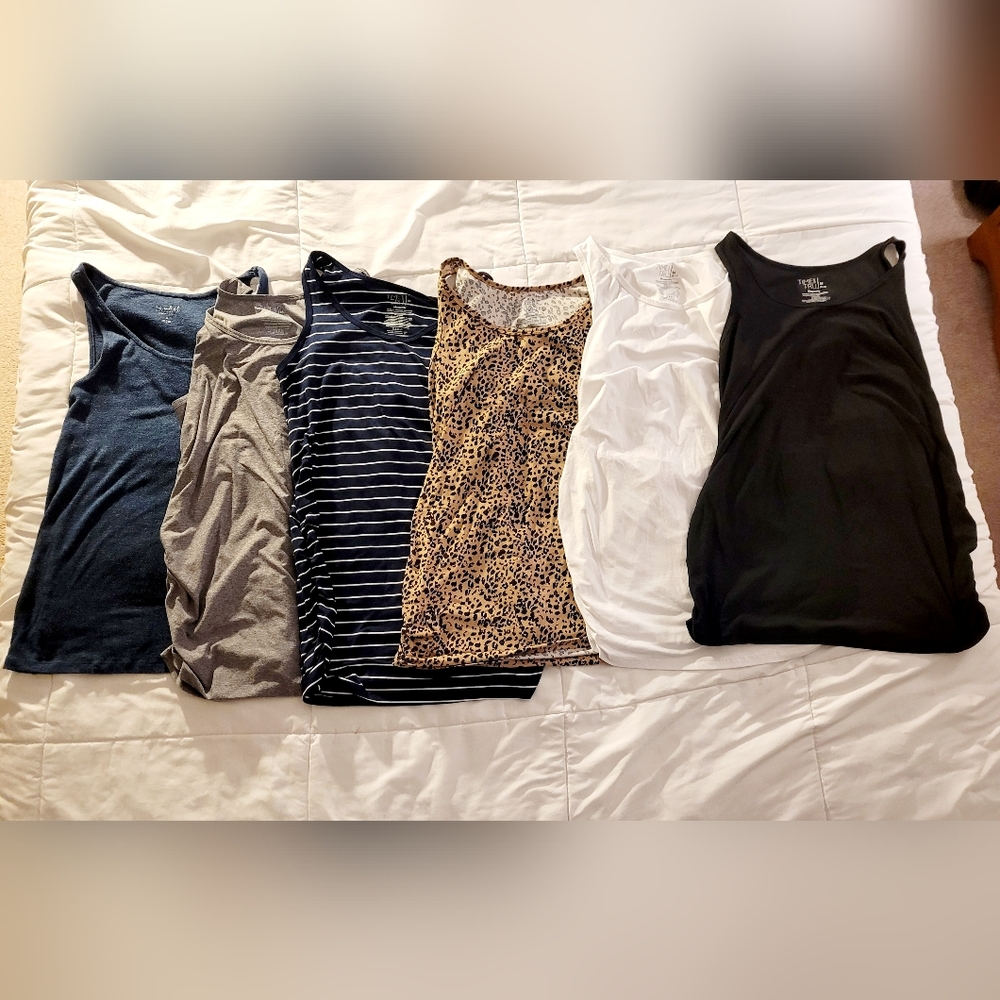 **Six** Maternity tanks size M